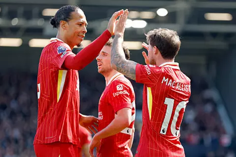 اللقب يقترب من ليفربول.. ترتيب الدوري الإنجليزي عقب مباريات السبت